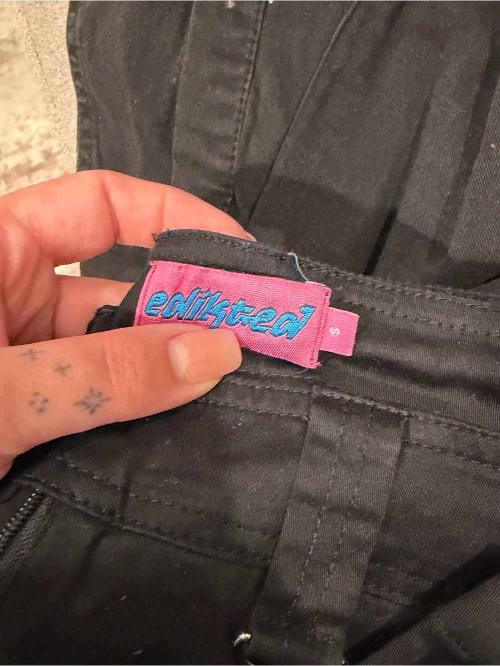 Low Rise Cargo Pants - Picture 3 of 3